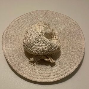Beach hat, Woven, floppy beach hat, great condition, provides lots of shade